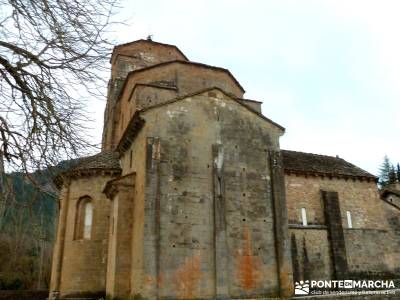 Viaje Semana Santa - Mallos Riglos - Jaca; grupos senderismo; senderismo viajes;viajes en noviembre